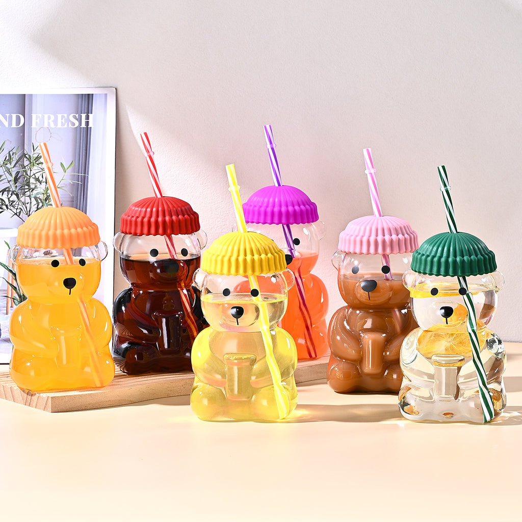 Bear-themed straw cup
